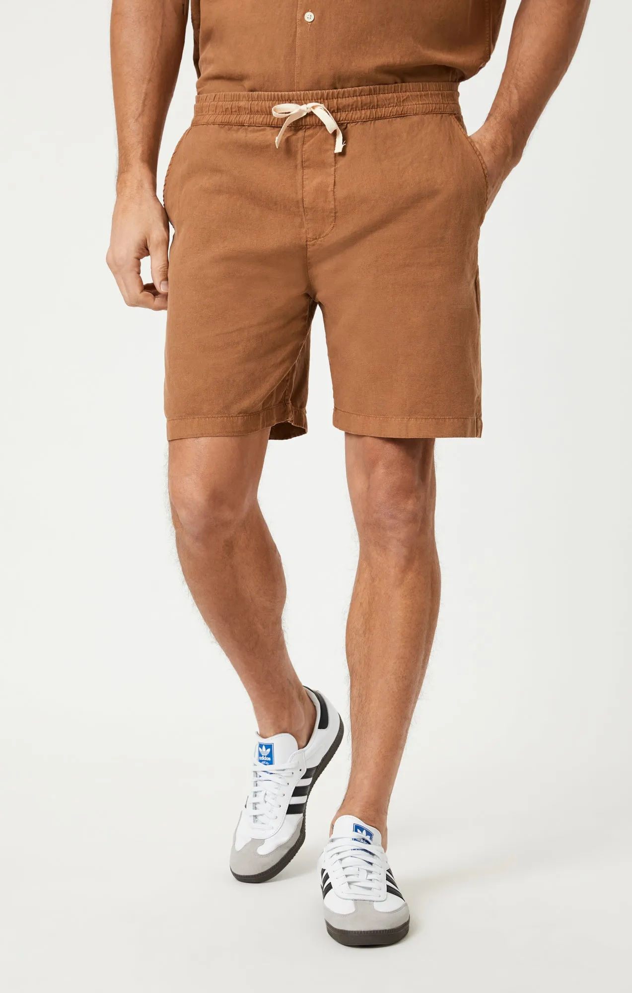 SHORTS IN TOASTED COCONUT