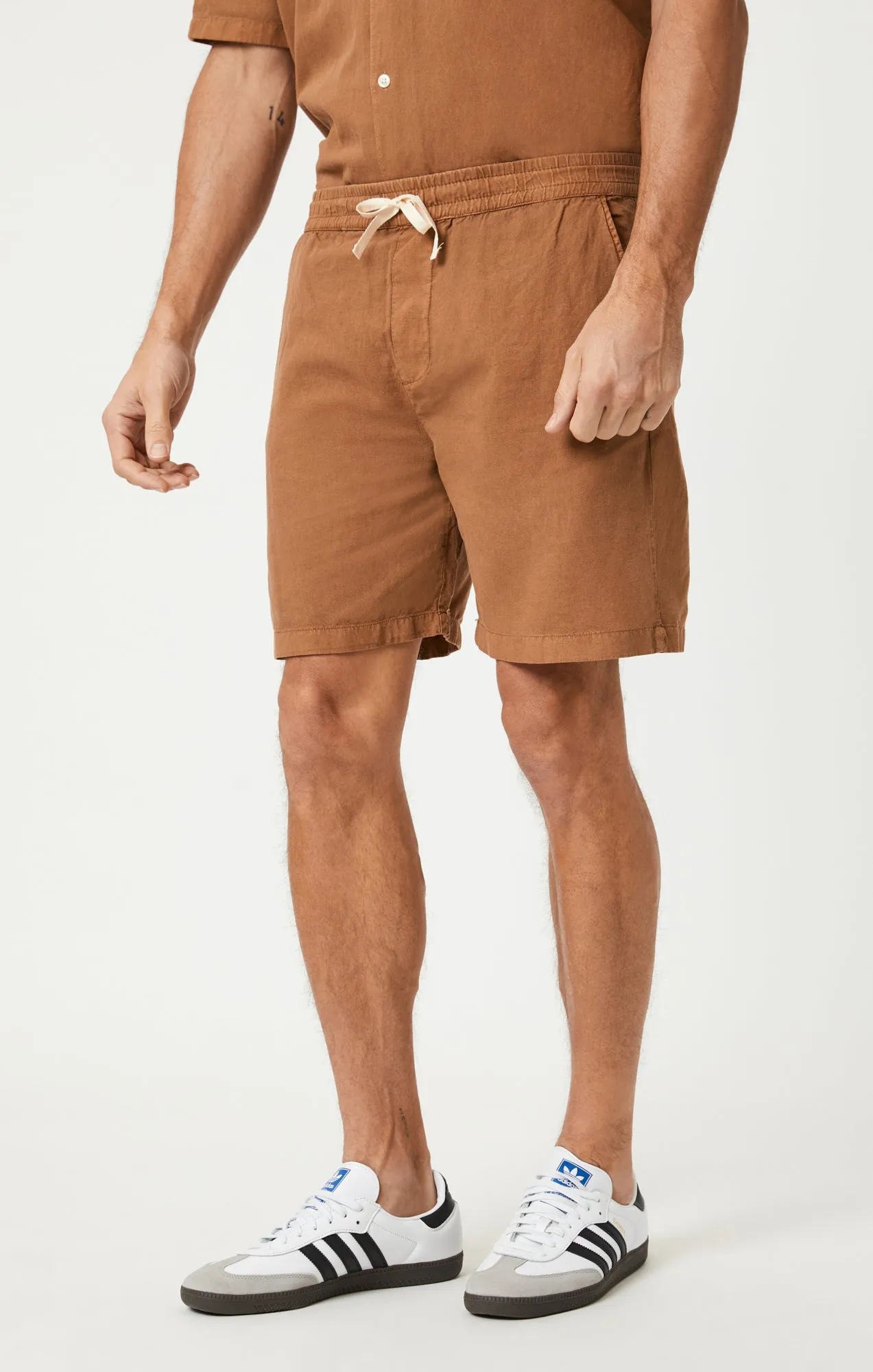 SHORTS IN TOASTED COCONUT